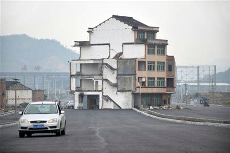 三岔路口风水|房子建在三岔路的影响及化解方法